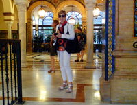Monique en visite Hotel Alfonso XIII.jpg